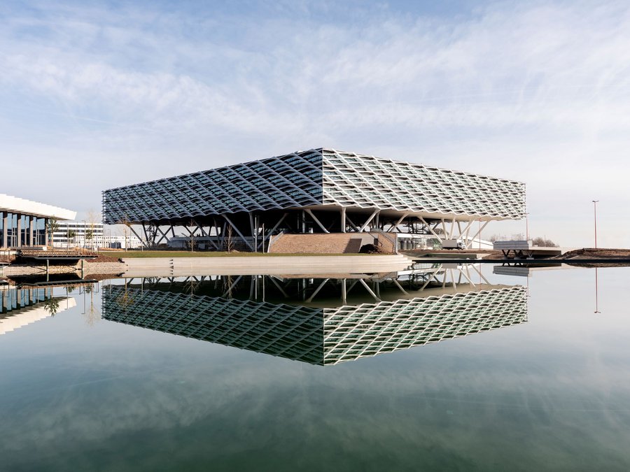 adidas_arena_building_herzogenaurach_k.jpg__900x675_q85_crop-smart_subject_location-1213,828_subsampling-2